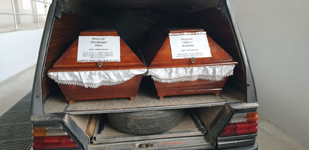 ПРЕУЗЕТИ ОСТАЦИ ПЕТРОВИЋА: Киднаповани у свом стану, пронађени у “бункеру” (ФОТО)